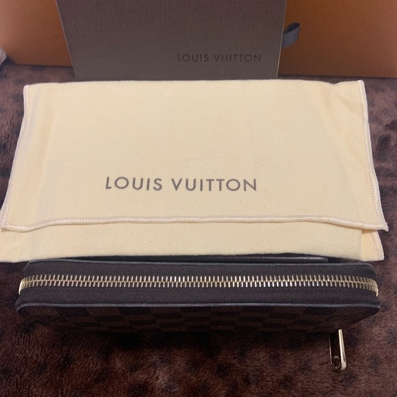 Damier Ebene zippy wallet in good used condition, no flaws - Picture 2 of 8